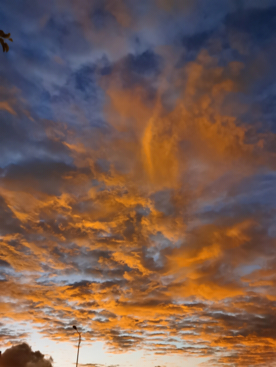 落日如晖映晚霞一抹夕阳美如画