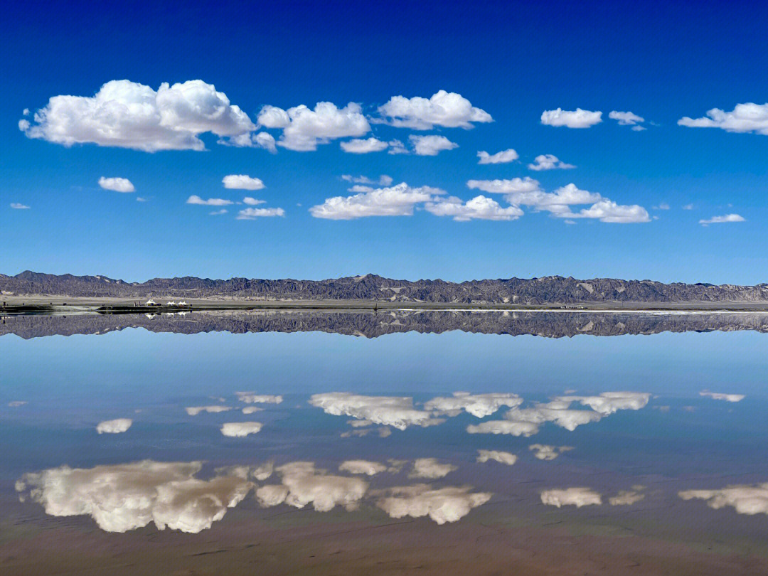 大柴旦翡翠湖的天空之镜