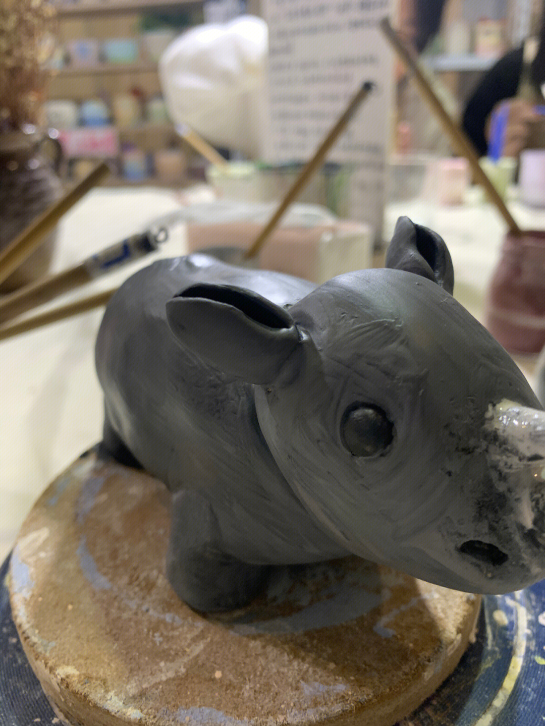 原创手工第一次制作陶艺动物小犀牛