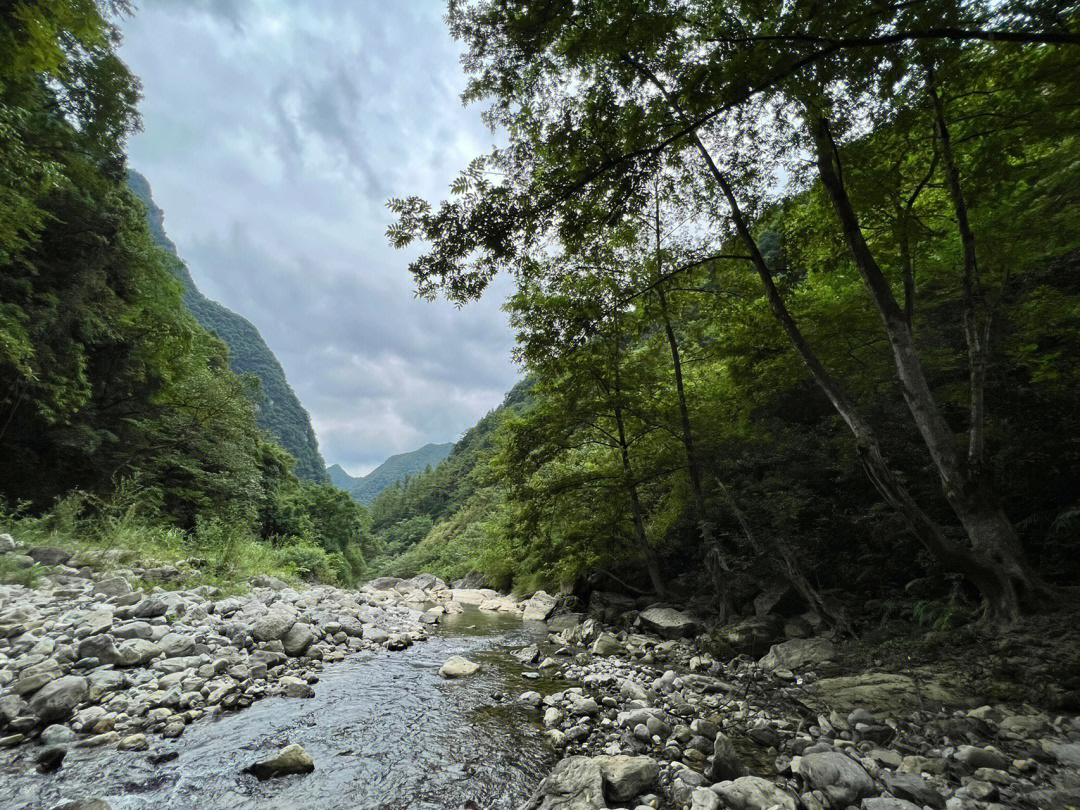 黑山谷鱼跳峡图片