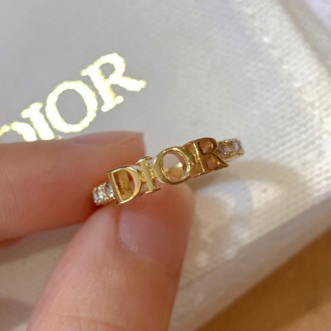 戒指分享dior字母满钻戒指