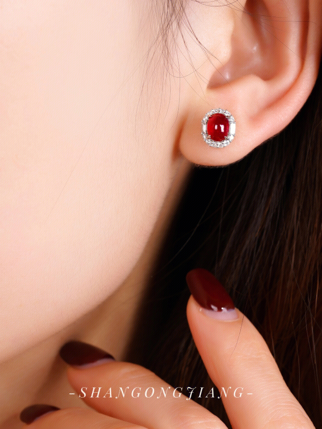 宝格丽红宝石耳环图片