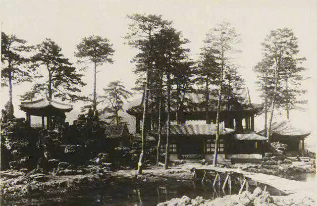 1933年的承德避暑山庄烟雨楼