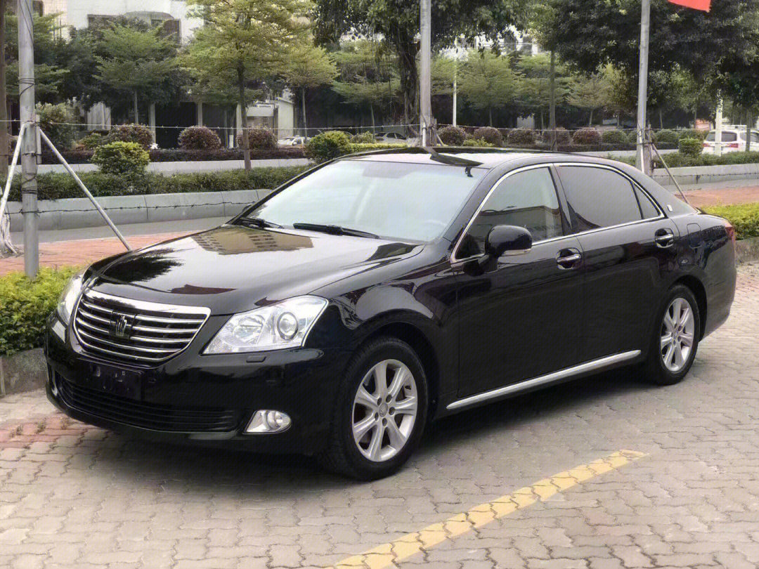 2011/12皇冠4.3v8发动机动力澎湃,操控一流欢迎来店试驾