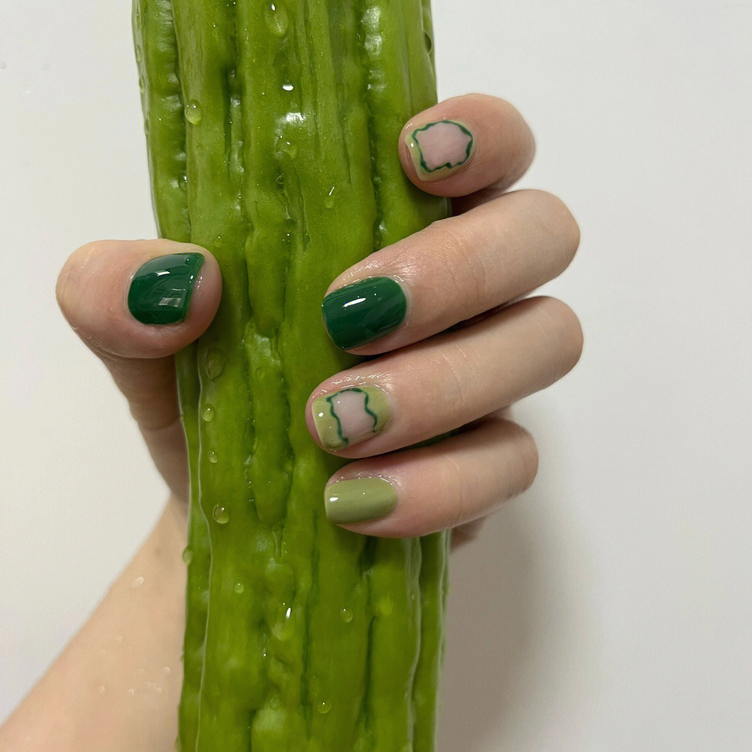 绿色的指甲搭配图片图片