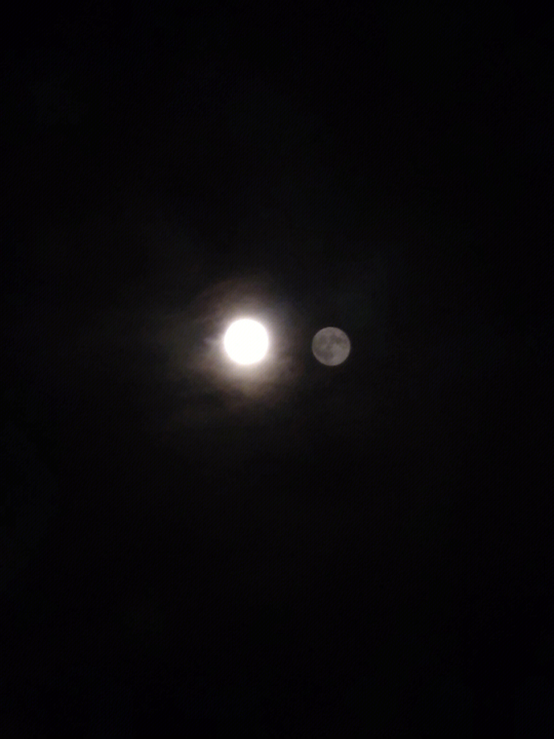 超级月亮这一晚我用手机拍到了两个月亮