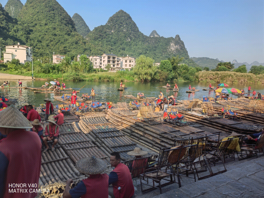 中秋遇龙河漂流骑行桂林街头赏月