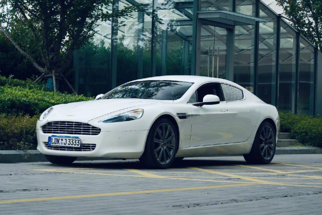 11年阿斯顿马丁 rapide6.0l