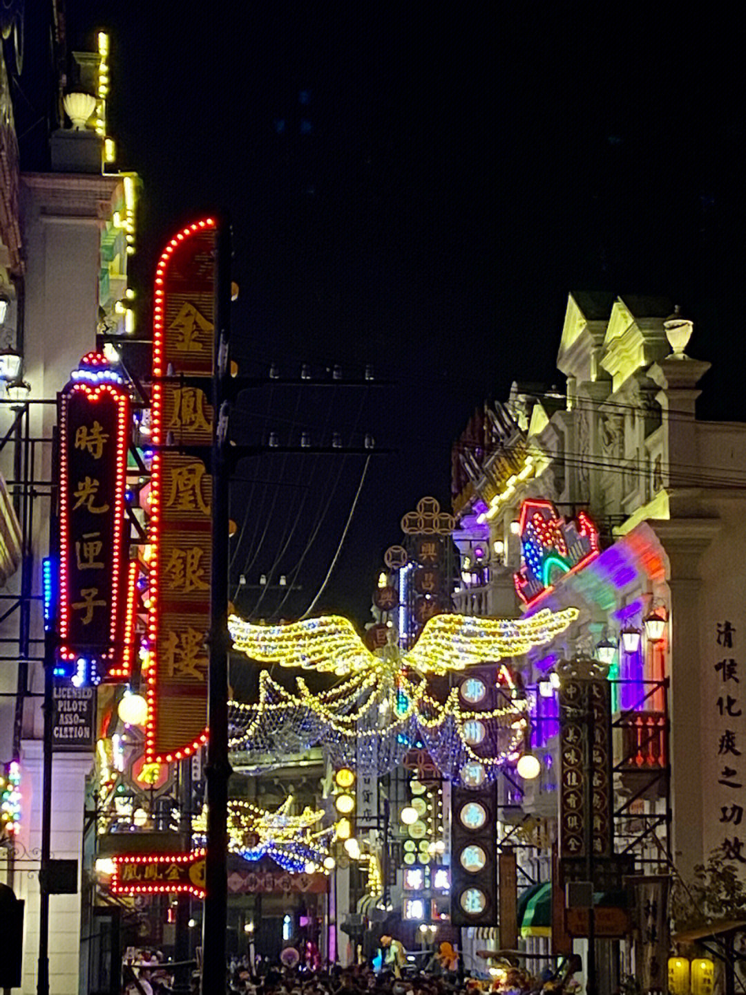 郑州电影小镇夜景图片