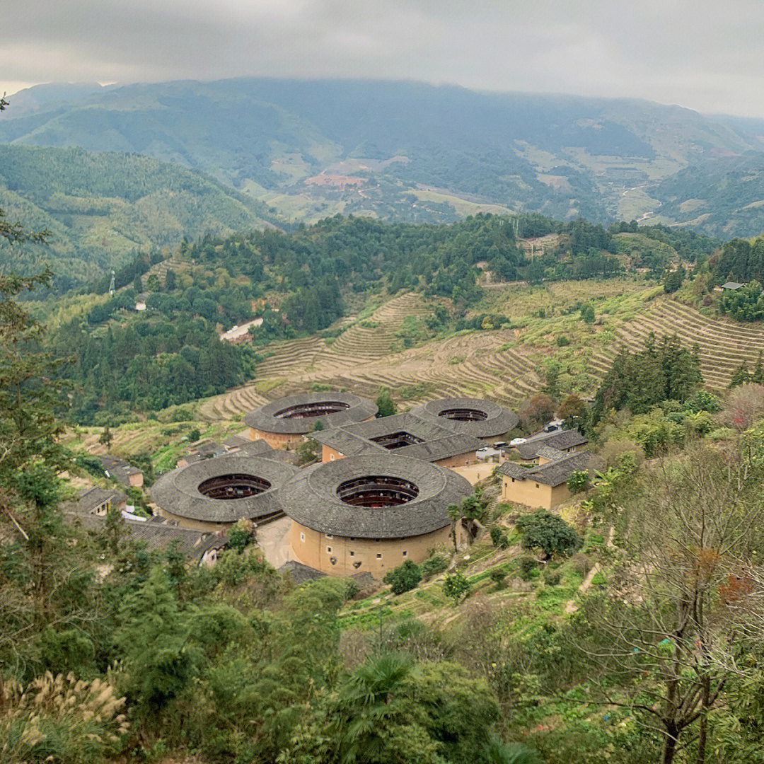 改去了福建南靖的土楼,两个人自驾游,边走边在小红书上做攻略,南靖