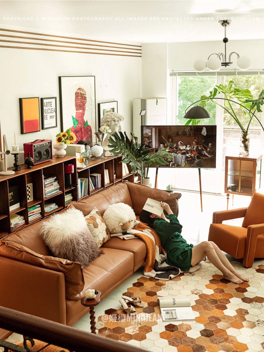 橙色沙发总能给人带来一种复古家居杂志感