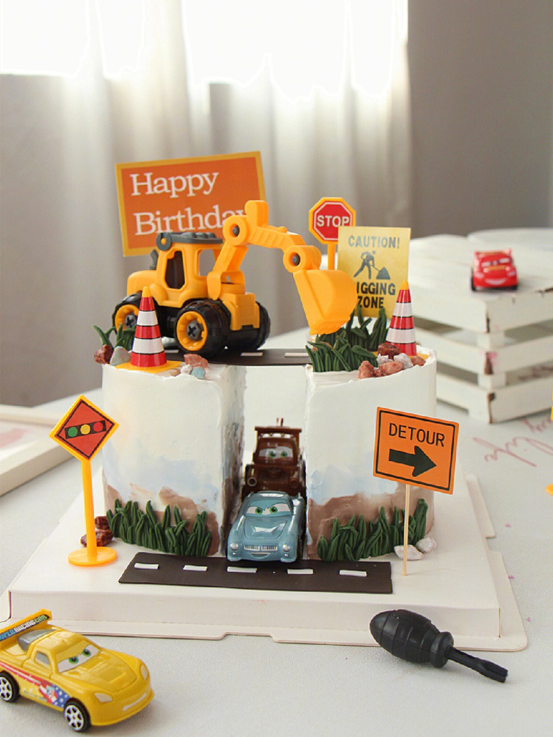 创意男孩挖挖机生日蛋糕汽车挖掘机蛋糕