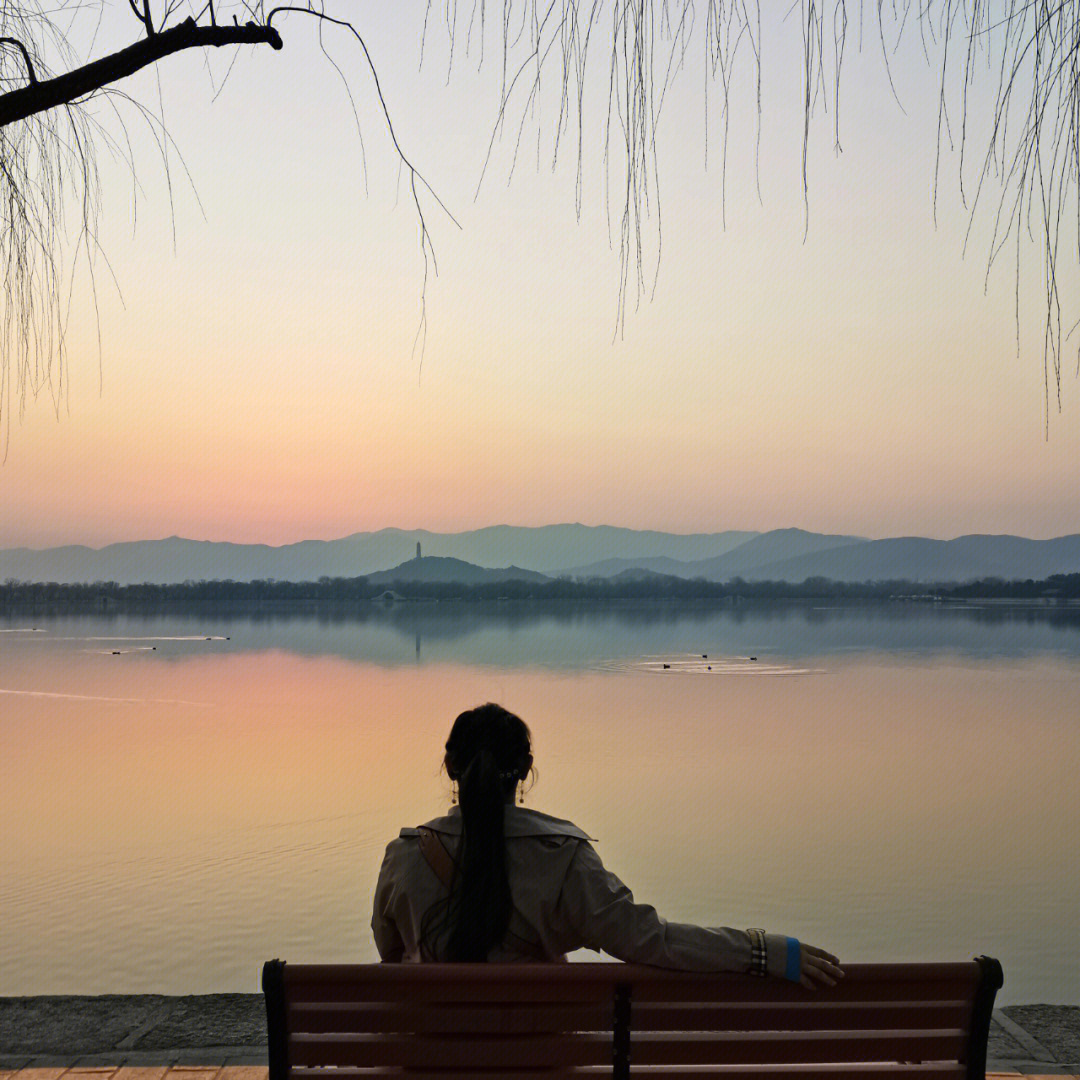 夕阳斜照图说一句话图片