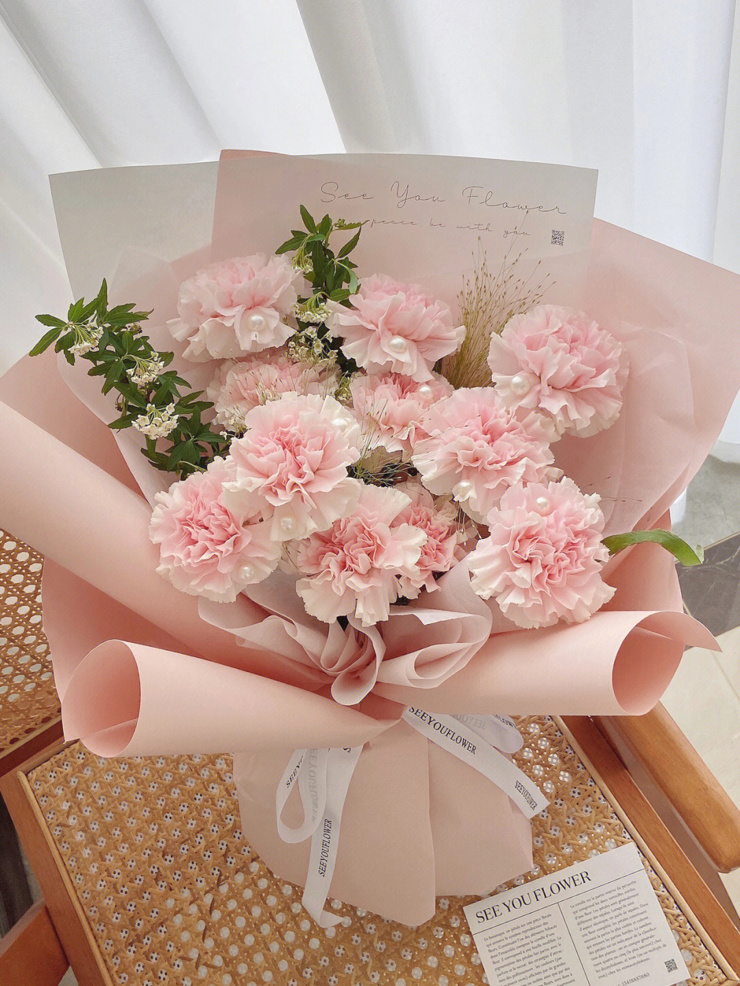 康乃馨三支包装花束图片