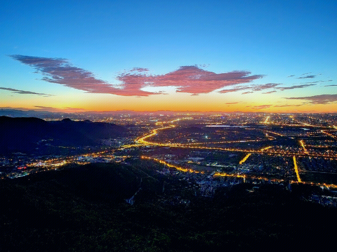 北京风景鬼笑石夜爬看日出