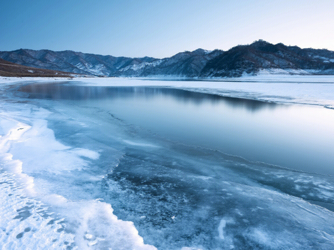 今天就给小伙伴们再来一些非常具有治愈效果的冬天冰雪风景摄影图来