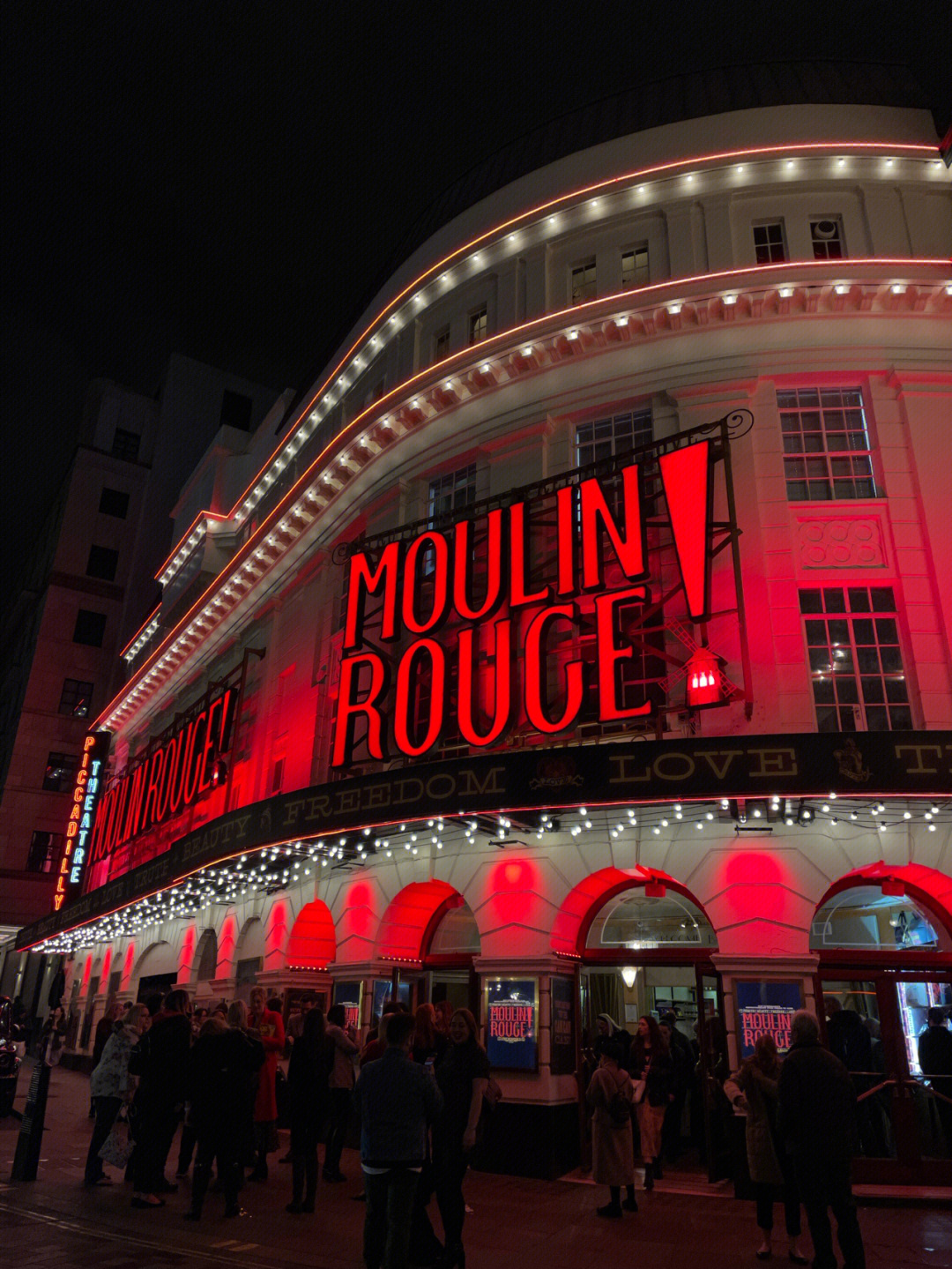 伦敦moulinrouge