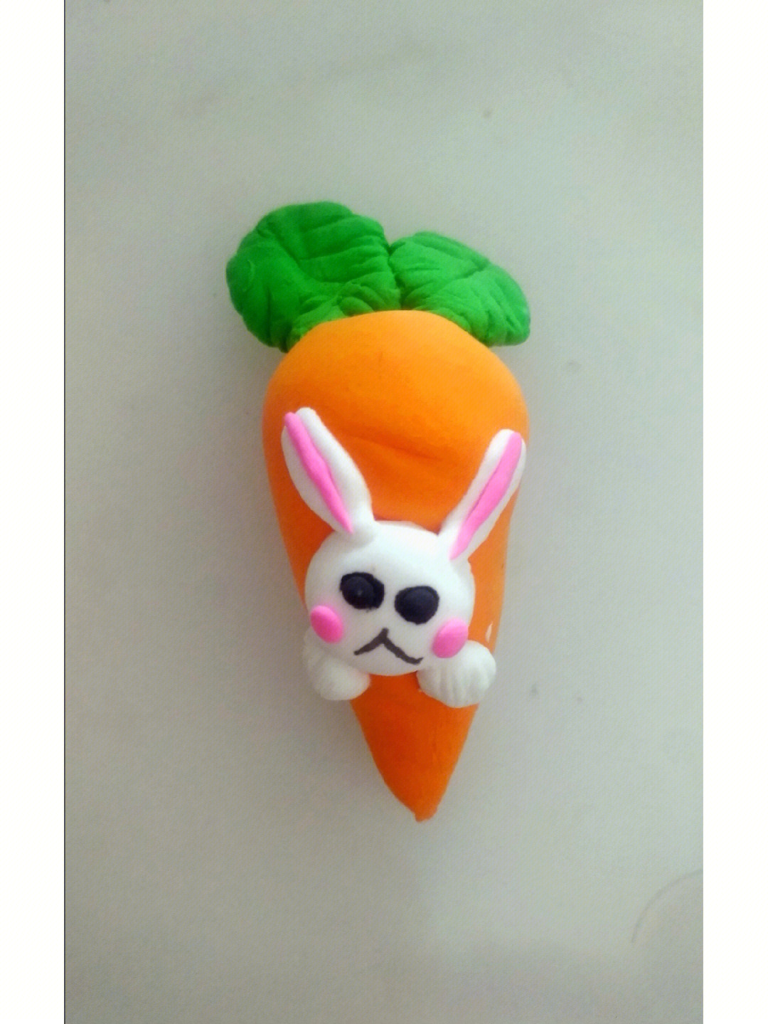 彩泥手工小兔子的胡萝卜