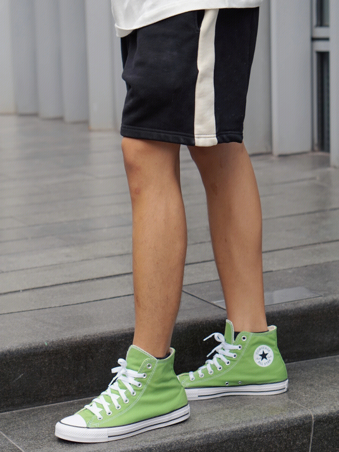 绿鞋配啥裤子图片