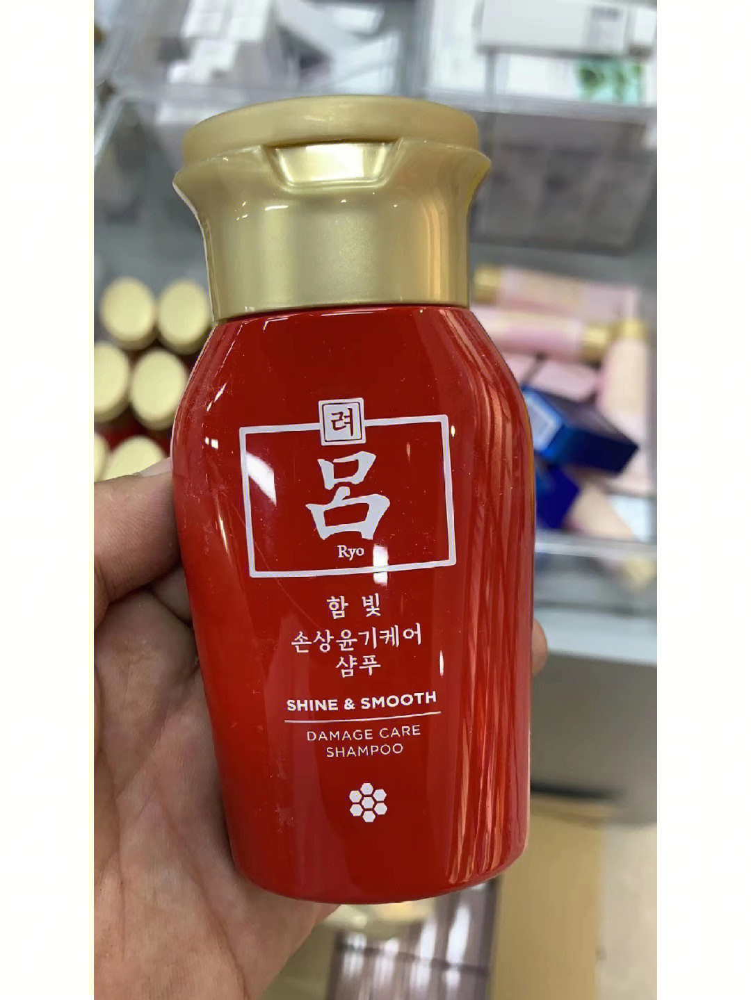 红吕洗发水100ml  日期25年  需要联系哦