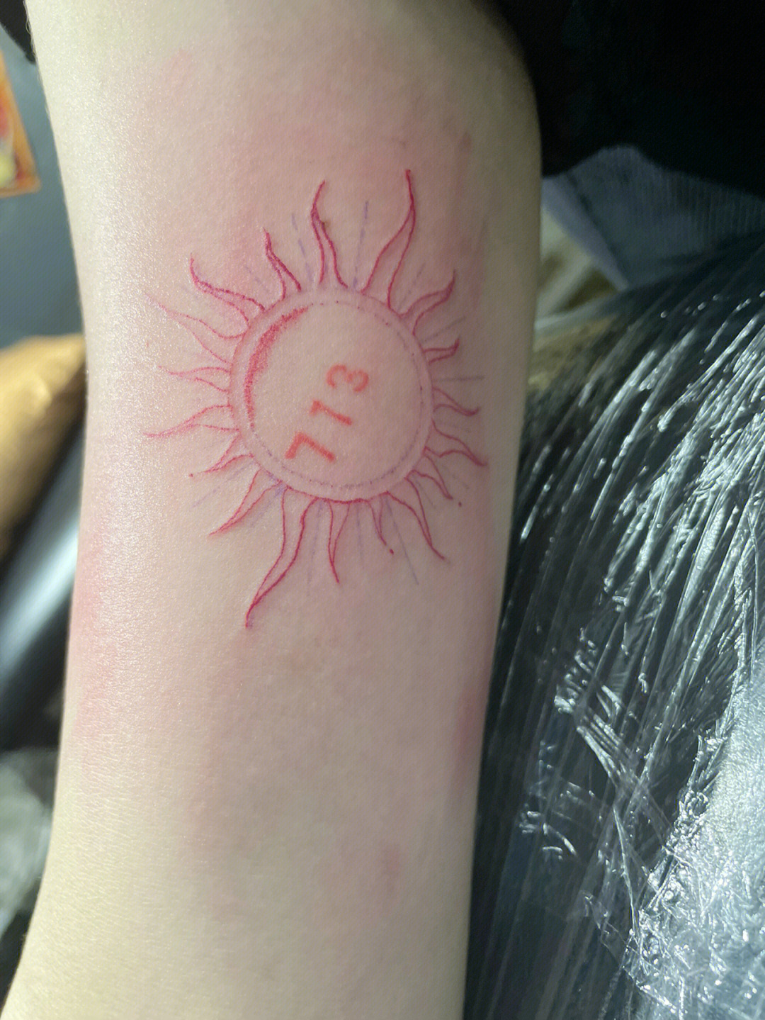 太阳纹身的禁忌 手臂图片