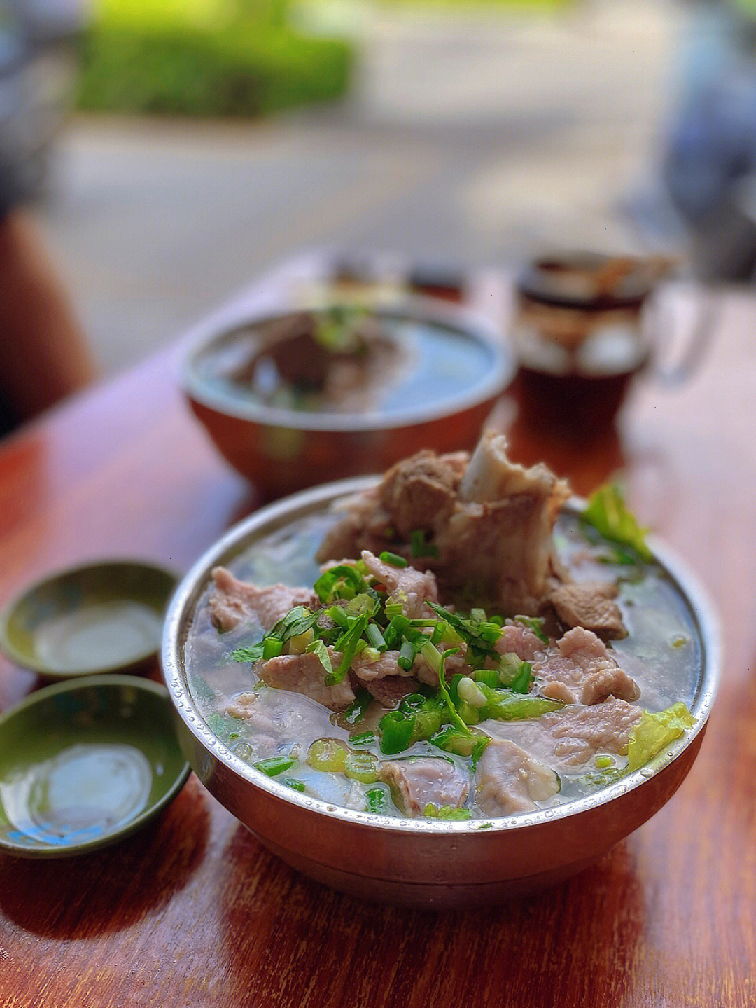 吃遍海岛早餐东方筒骨粉汤