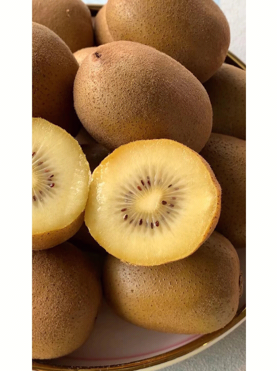 黄心猕猴桃是一种新西兰品种的猕猴桃07和红心猕猴桃一样,是富含