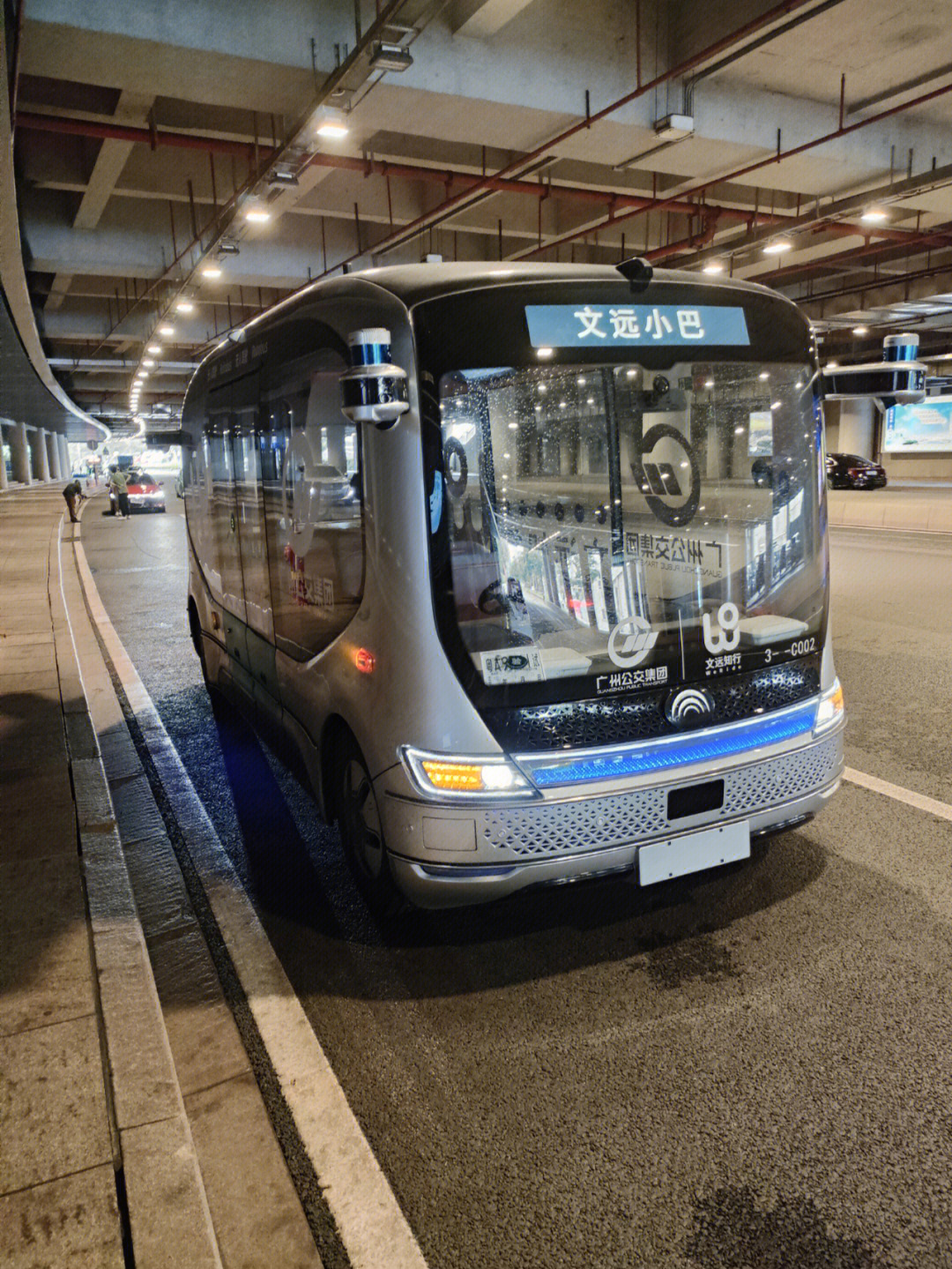 坐落在广州塔塔底下的自动驾驶小巴士06很好玩很好坐免费预约就可以