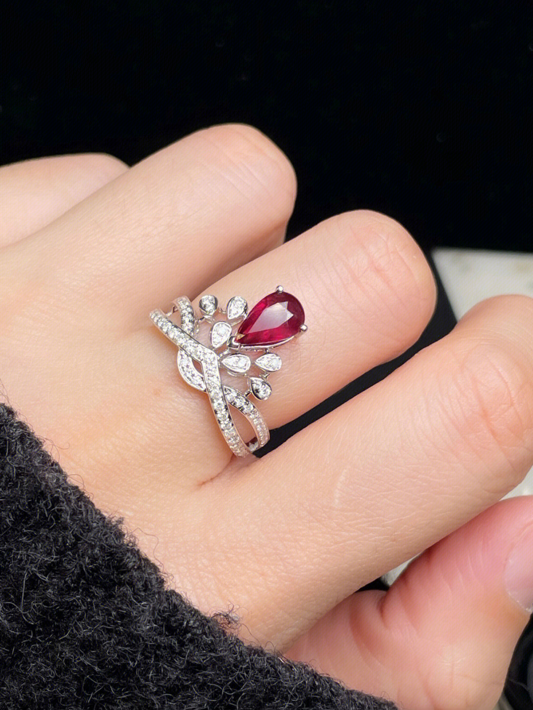 尚美款配红宝石简直就是无敌的存在很仙的一款戒指,水滴中的王者款真