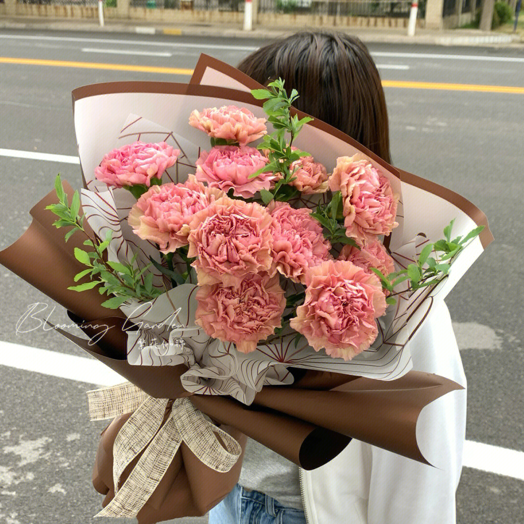 康乃馨花束真实实拍图片