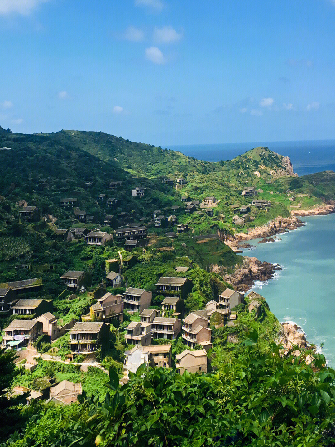 坐船到浙江舟山嵊泗县,再转枸杞岛,到了码头下船后直接坐出租车到无人