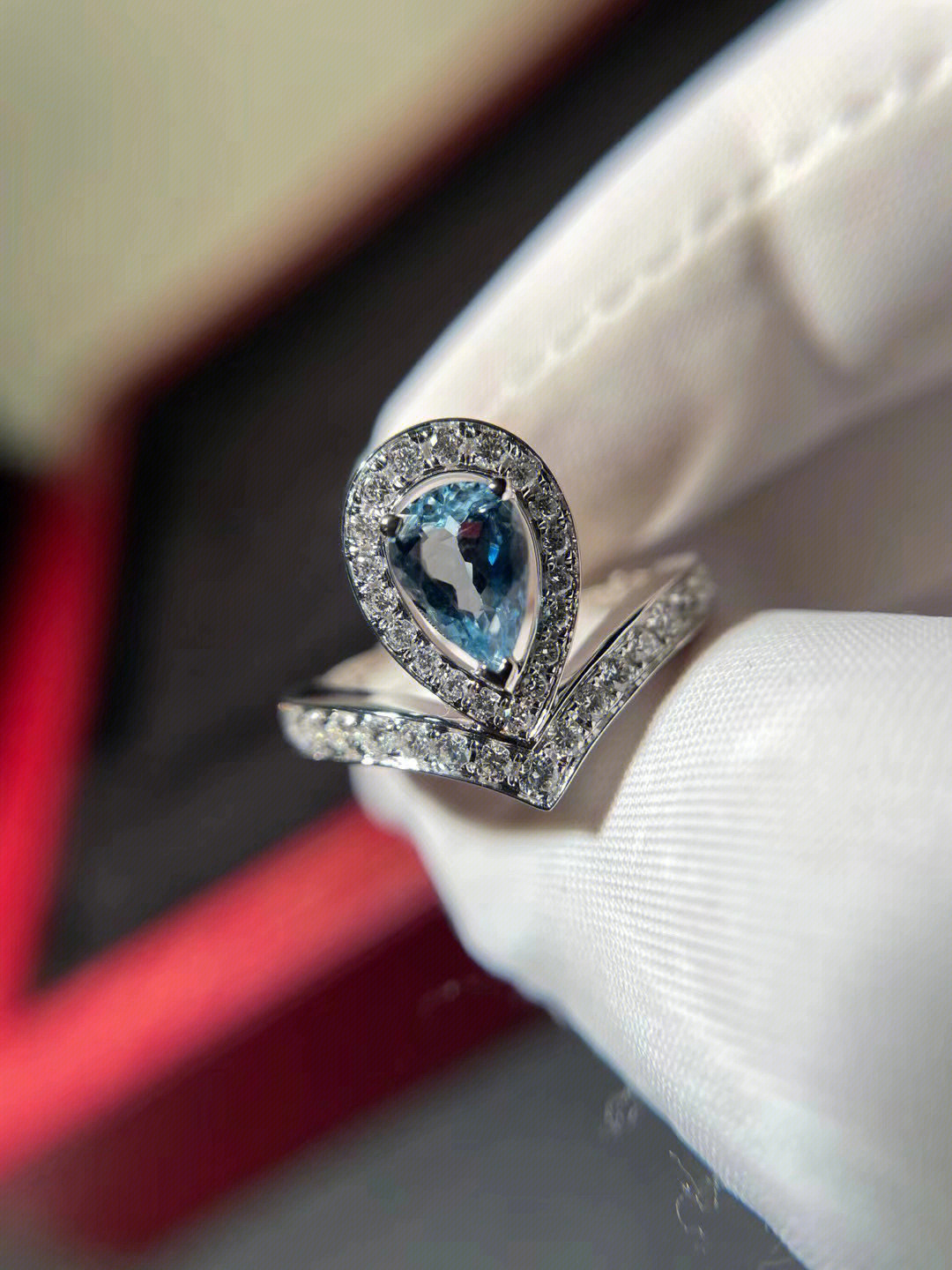 尚美巴黎蓝宝石戒指图片