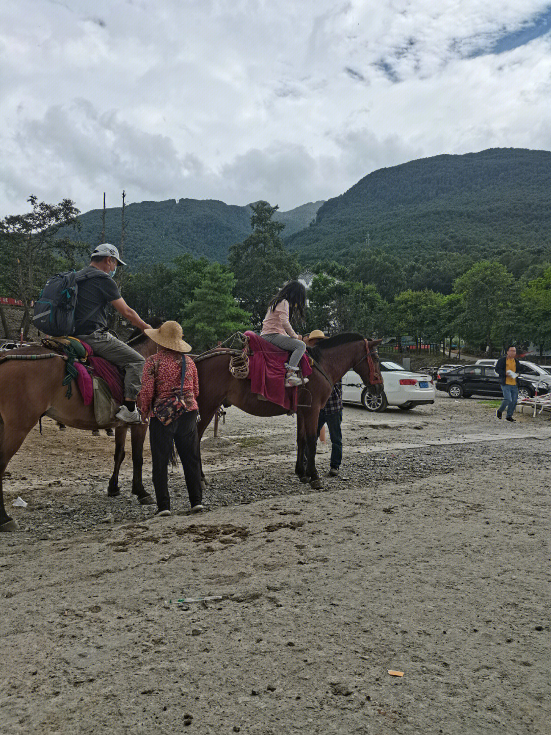 大理骑马上苍山游玩