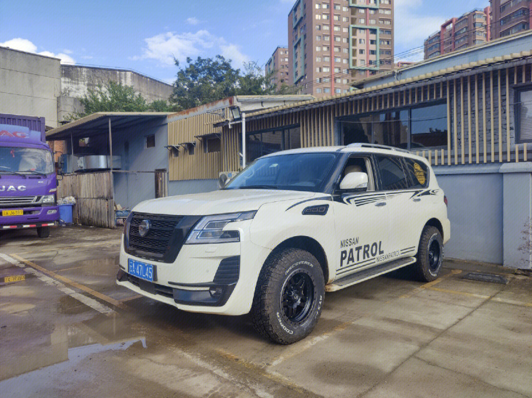 新款途乐换个轮毂轮胎就很帅