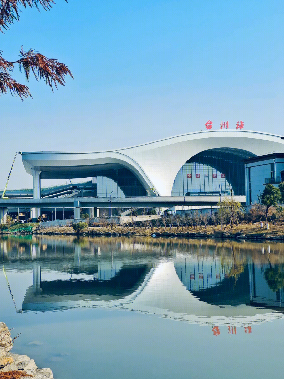 建筑美学高大上的台州站不知道何时通车