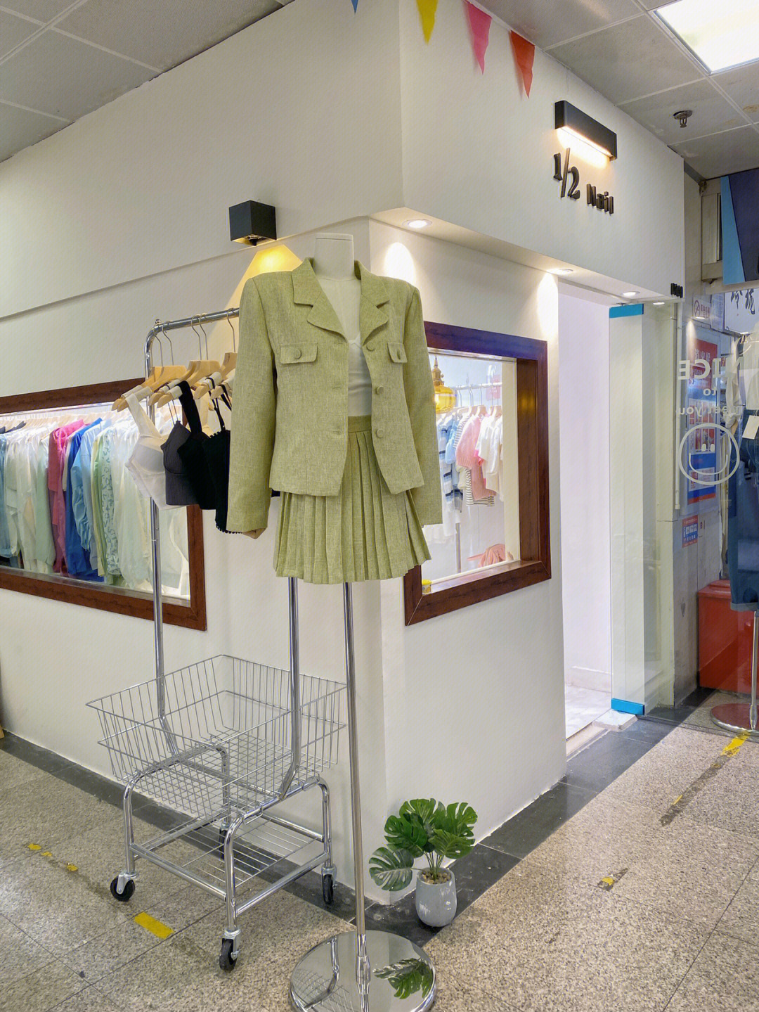 桂林红镯子服装专卖店图片