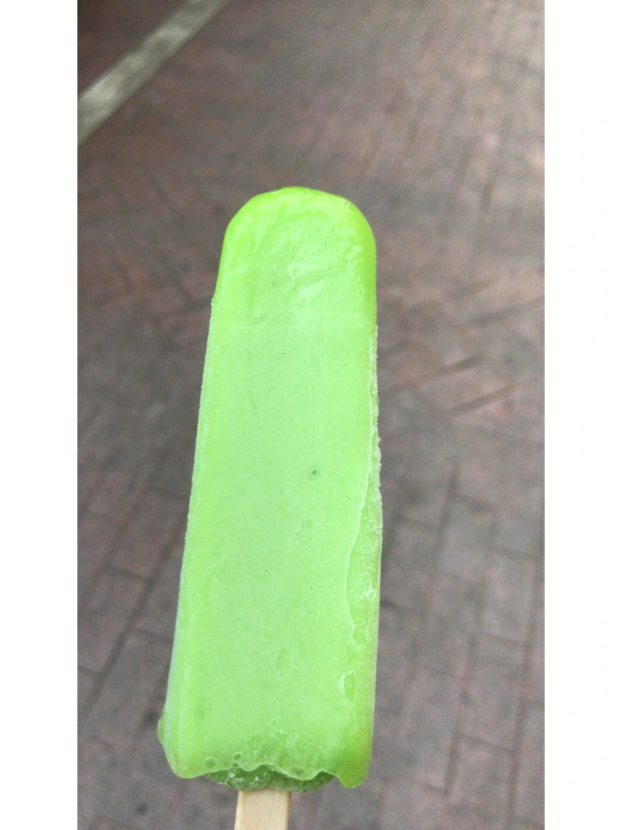 绿舌头冰淇淋