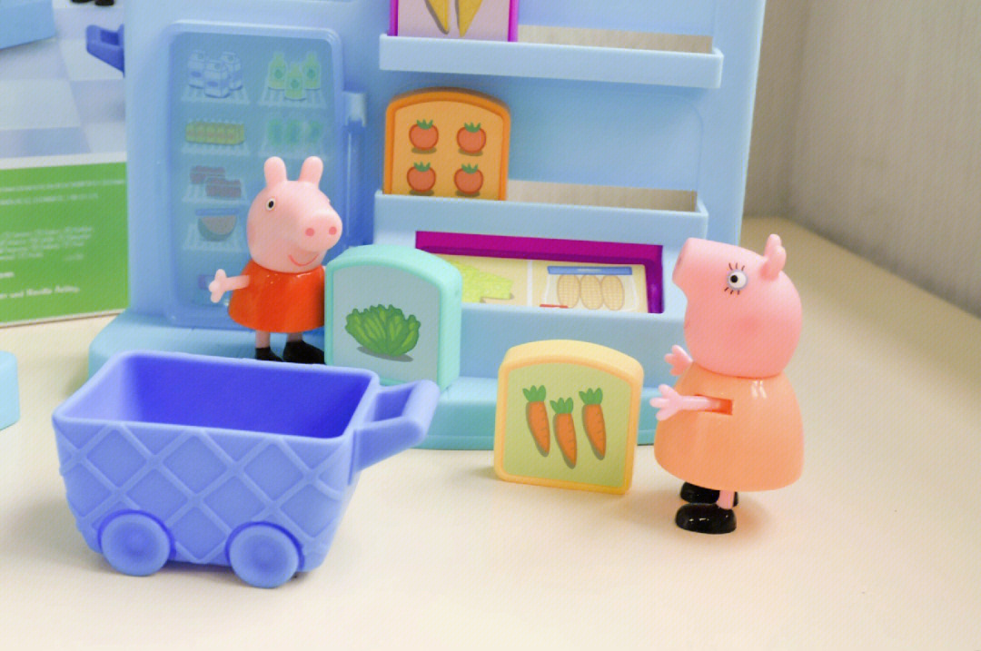 出门玩可以给娃带上小猪佩奇系列玩具