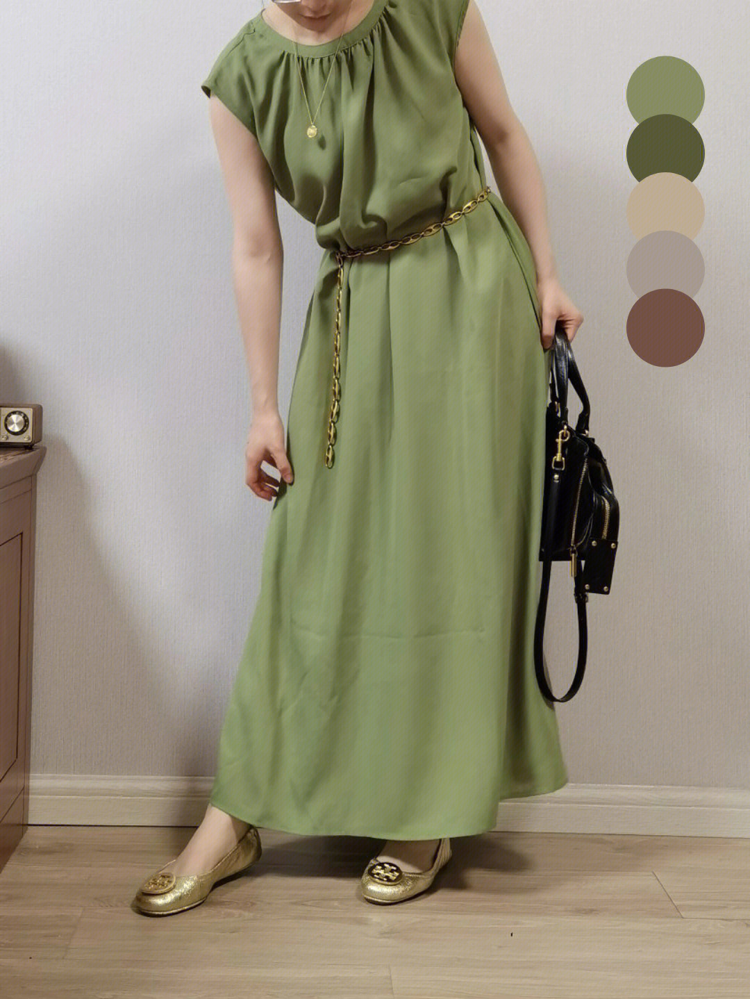 穿牛油果绿日系连衣裙感受夏天
