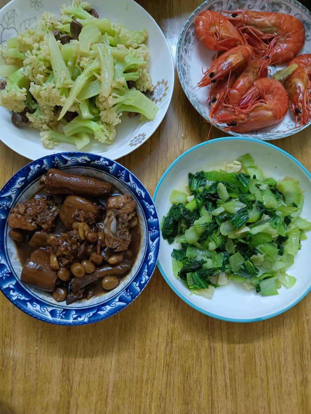 丽芝士 龙眼 菠萝 大肠血午餐:花菜炒鸡心 上海青 虾 猪尾巴 玉米笋