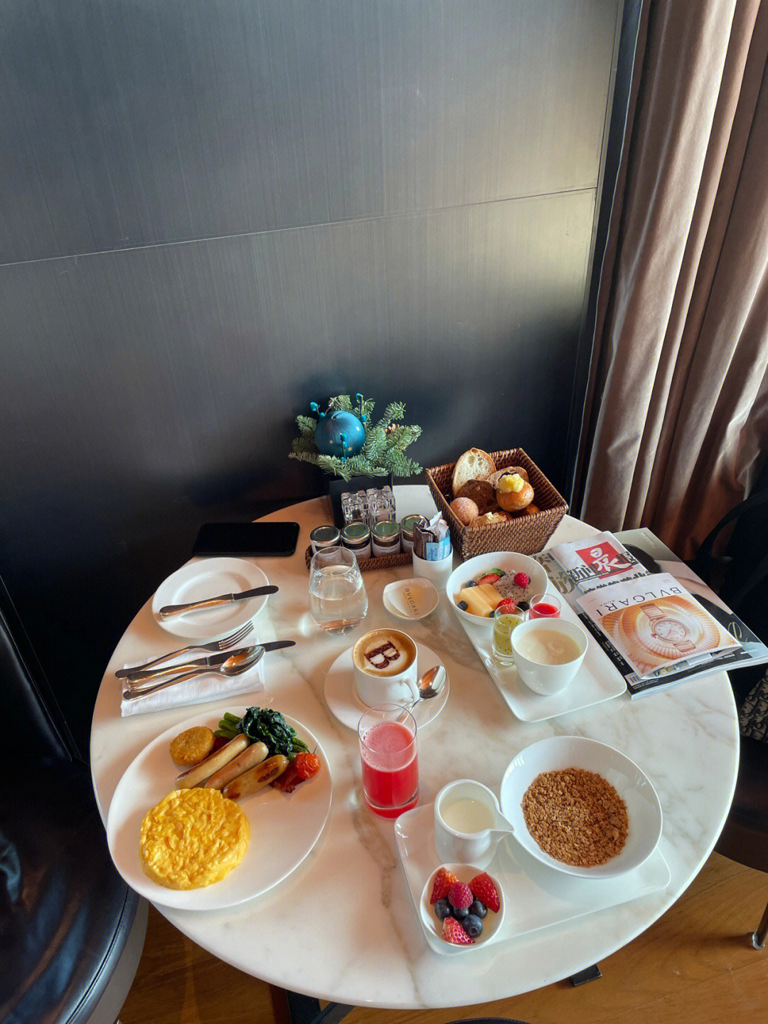 外滩华尔道夫酒店早餐图八:j酒店上海中心早餐图九:上海半