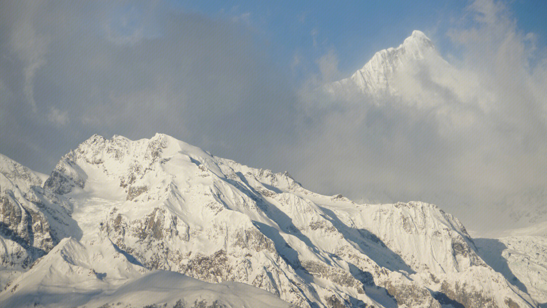 德钦县梅里雪山卡瓦格博峰日落金山