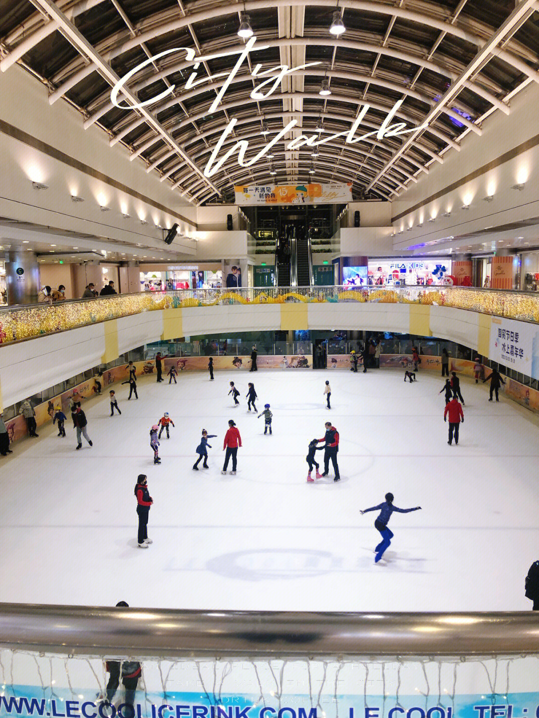 近期作为滑冰小白体验了北京的两个溜冰场7094崇文门新世界浩泰