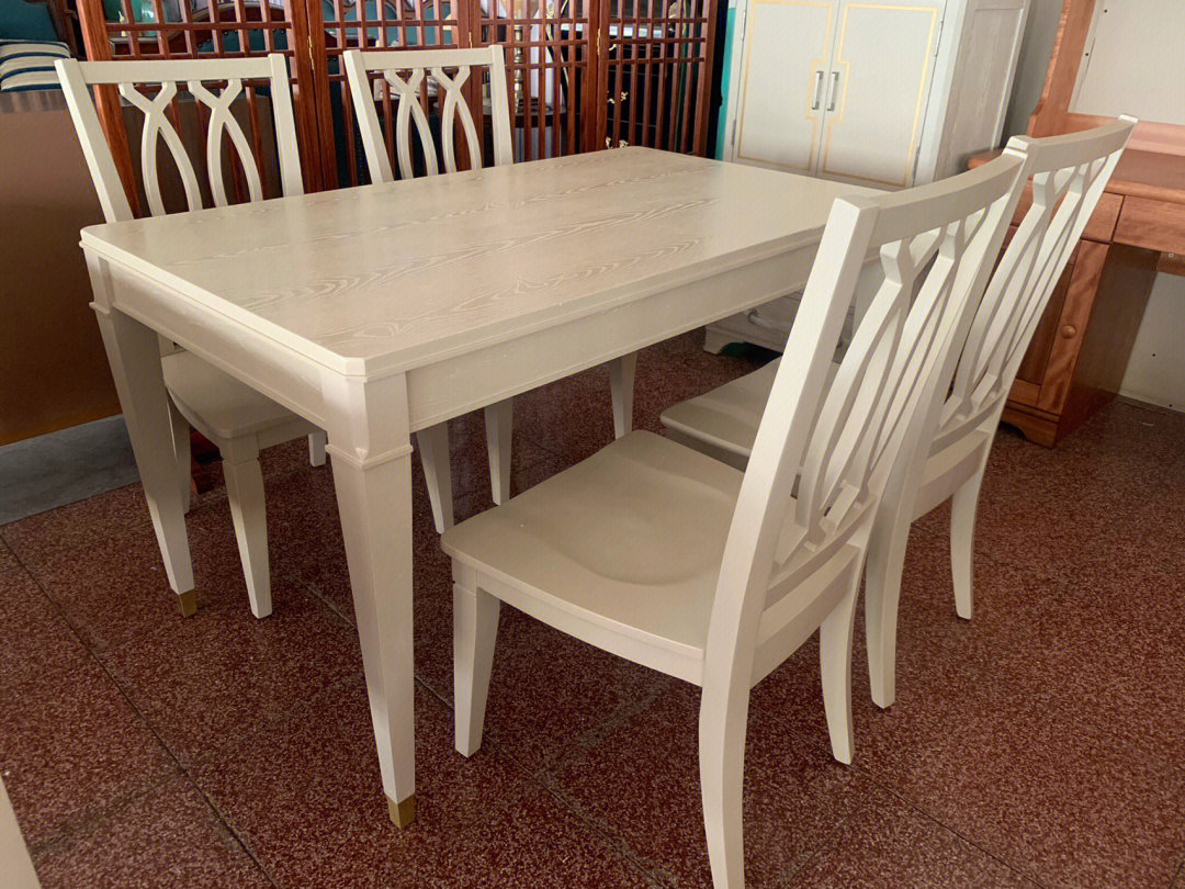 圣蒂斯堡餐桌餐椅图片