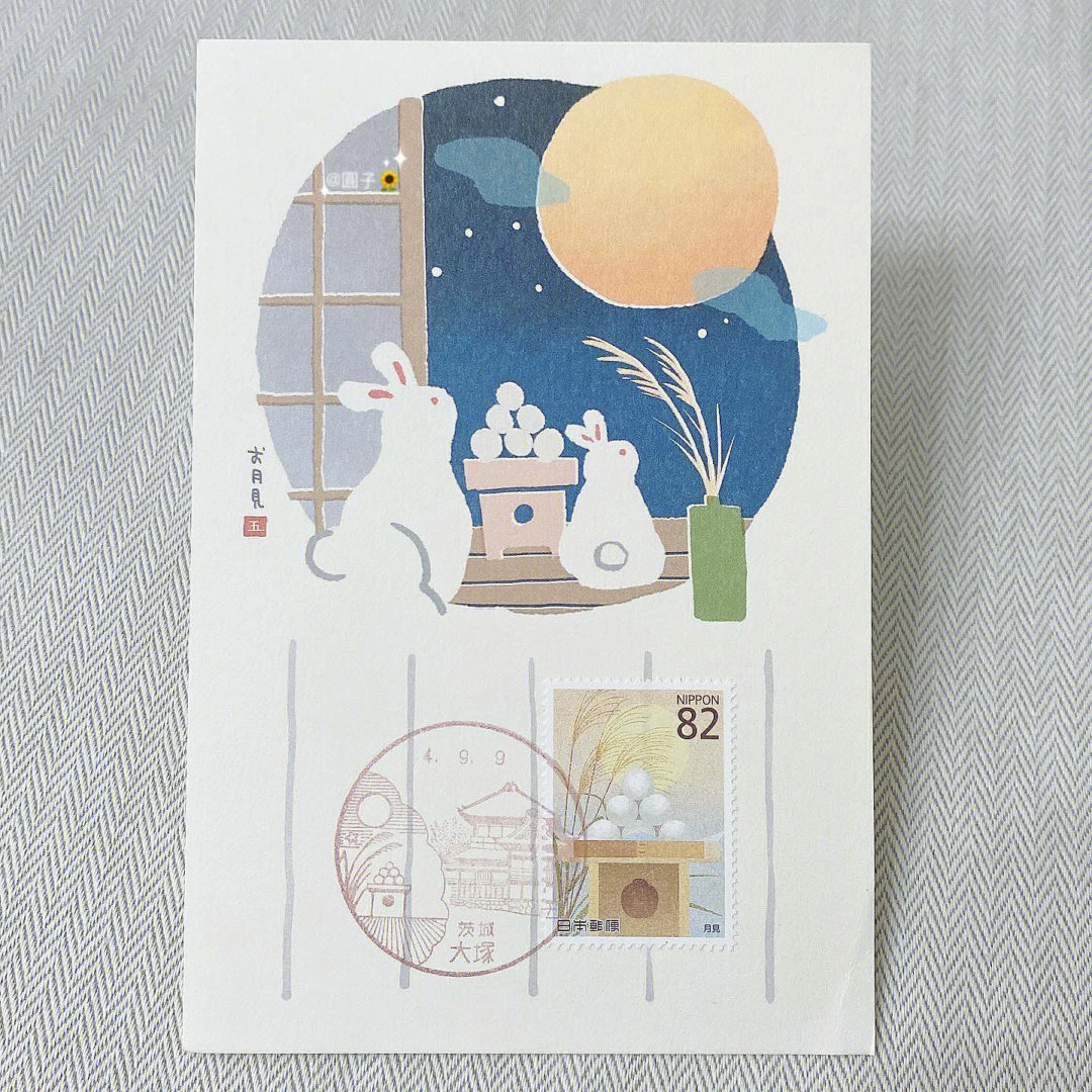 可以的话希望每年中秋都做一张纪念~比较满意的是用上了赏月的邮票,片
