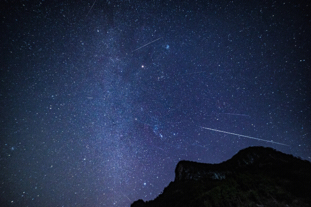 壁纸星空梦幻 流星雨图片