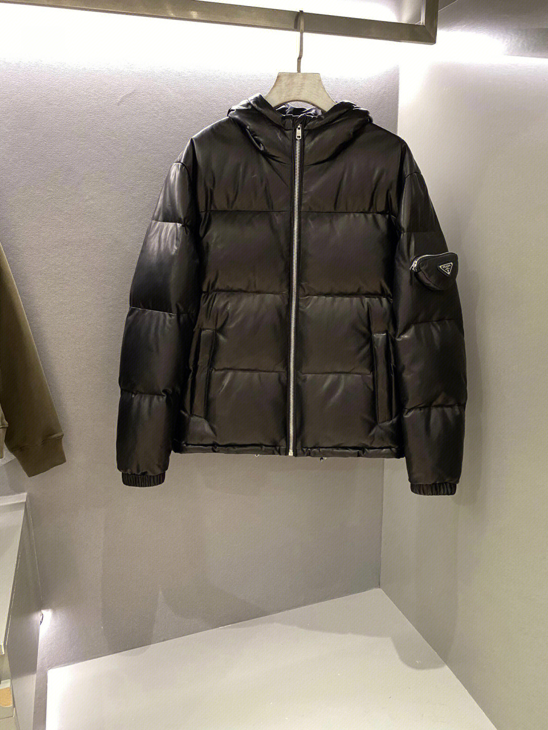 prada milano羽绒服图片