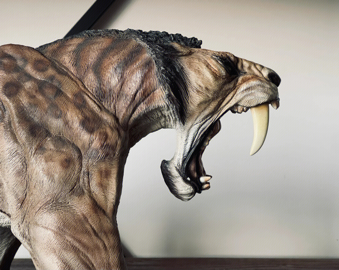 毁灭刃齿虎vs巨鬣狗图片