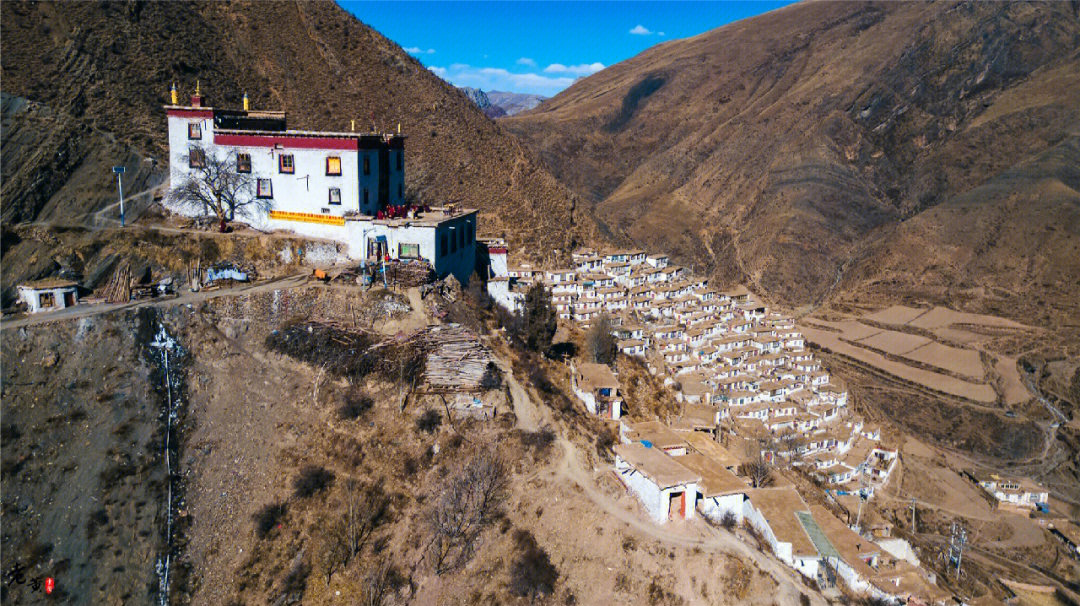 角克寺,位于位于察雅县香堆镇角克村,距香堆镇13公里.