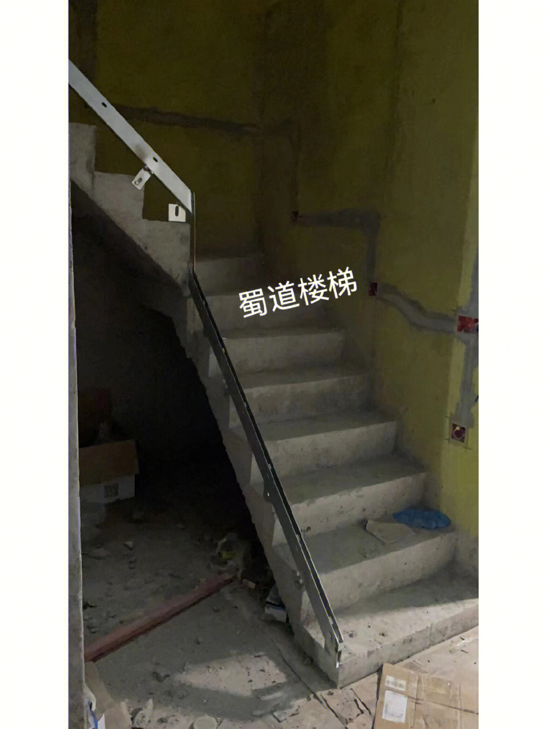 玻璃楼梯预埋钢槽做法图片